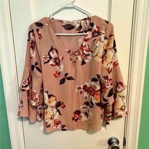 Feminine blouse with tags on, never worn